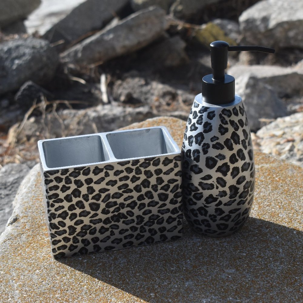 **CLEARANCE**Silver Leopard Soap & Dish